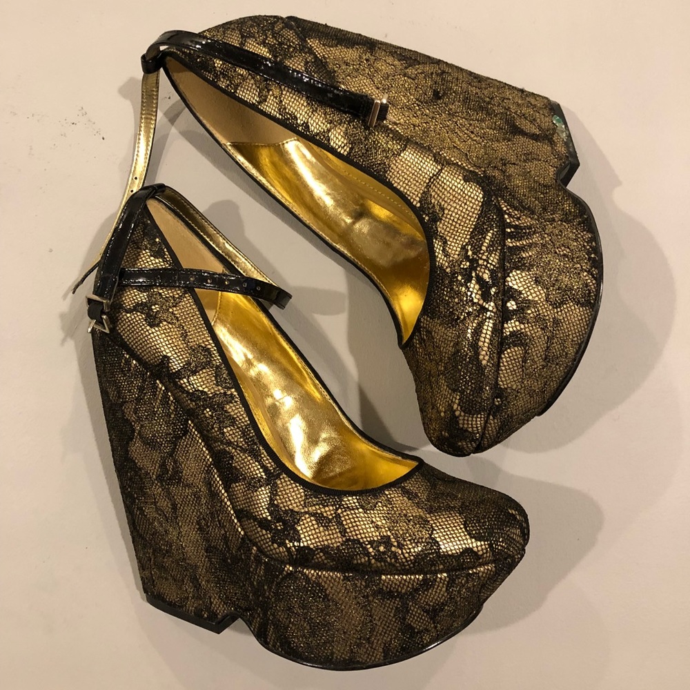 Black and gold wedges